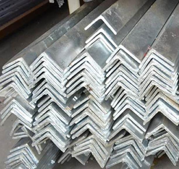 天津镀锌角钢厂家介绍天津镀锌角钢表面出现瑕疵的原因，天津润江鑫钢铁